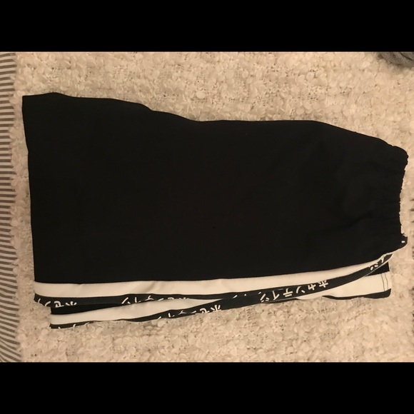 — - Picture 2 of 3